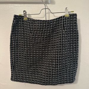 Black and white skirt, size large for women